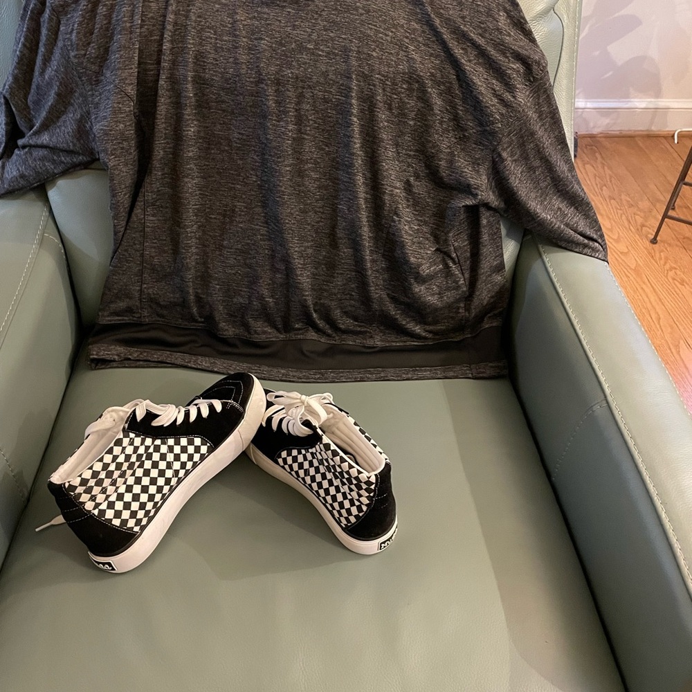 Mudds Women Skateistan Checkerboard Canvas/Suede and hoodie exercise shirt XXL.